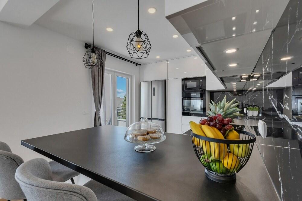 Lara - With Terrace - A1