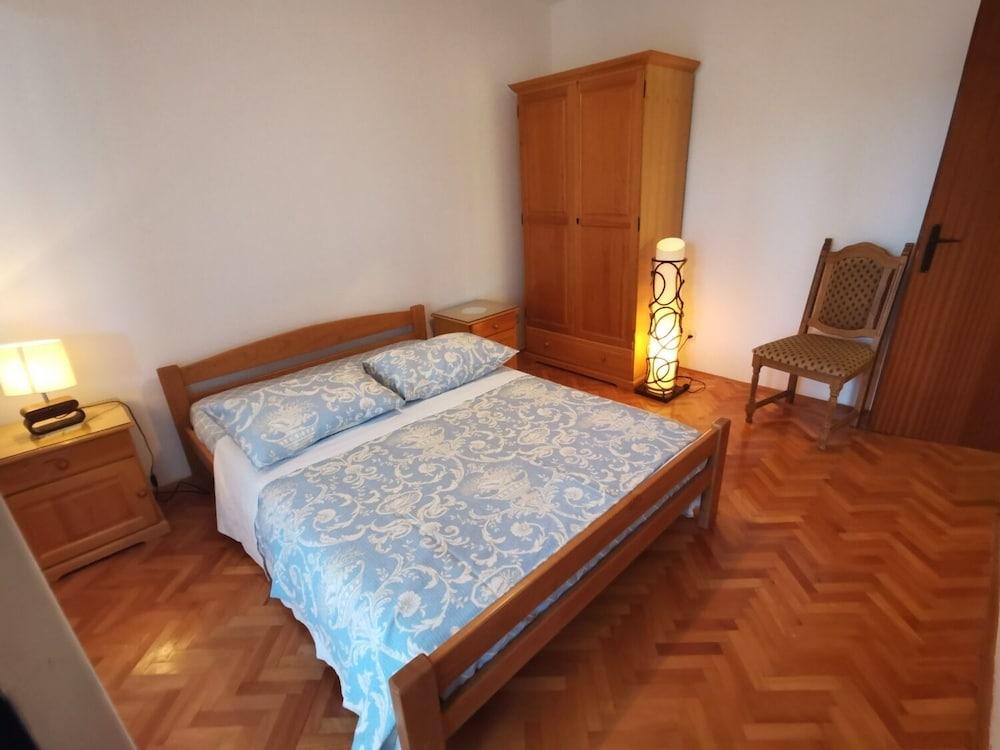 Srđan - 10 m From the Beach - A1