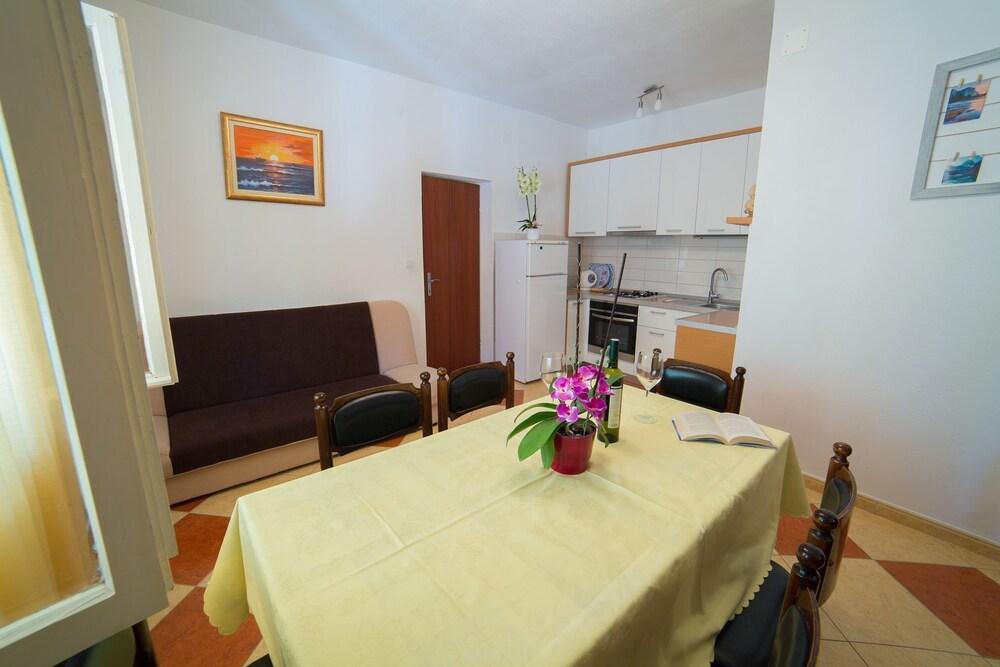 Zora - With Large Garden Terrace - A Donji-polanda