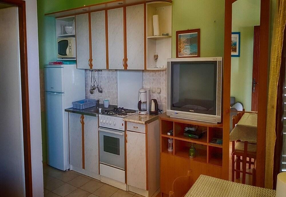 Mare - 50 m From Beach - H