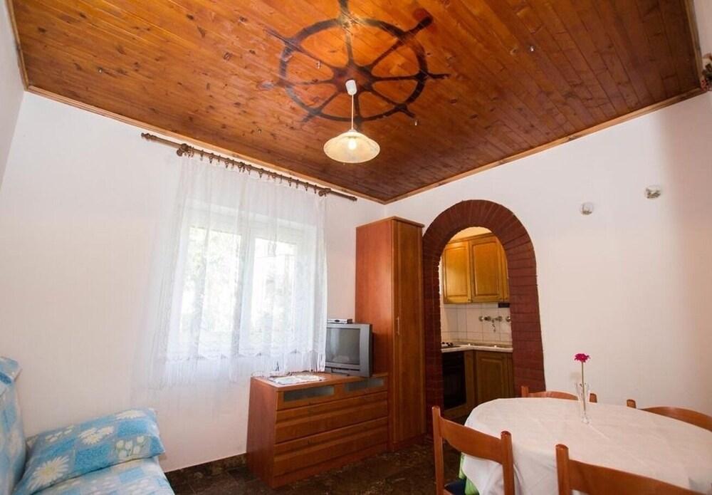 Juri - 60 m From sea - A8