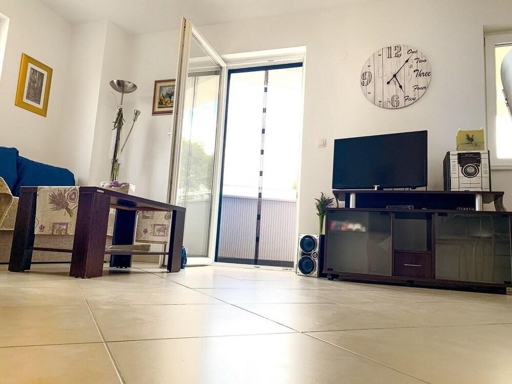 Goran - 30m Close to the Beach - A1