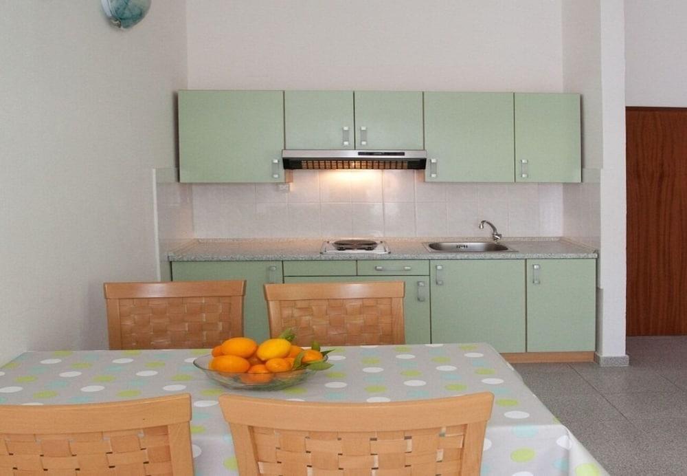 Filip - With Parking - Sa4-3b