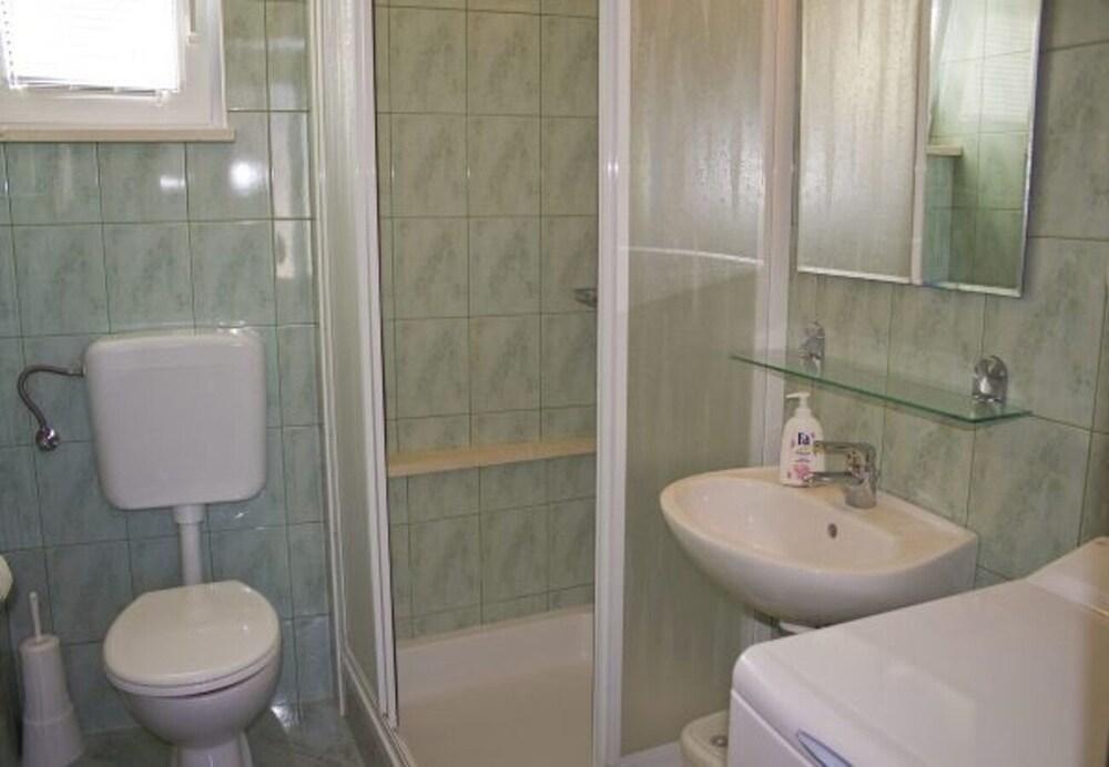 Nikša - 10 m From Beach - A2 Zeleni