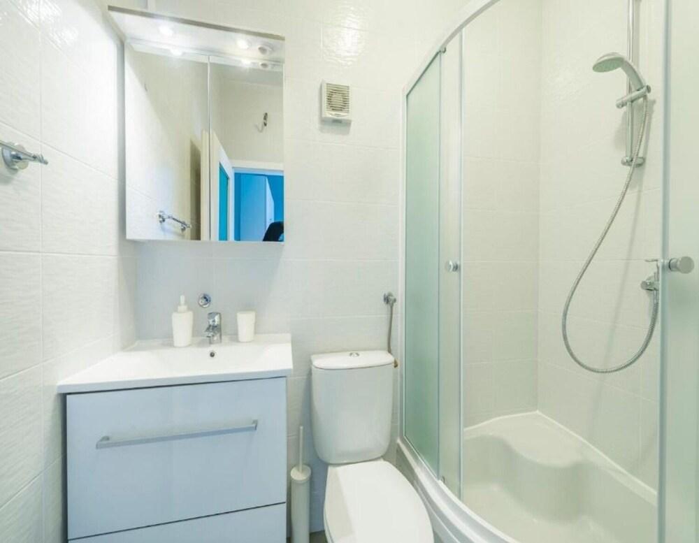 Muvil - 100 m From the sea - A2 -zeleni