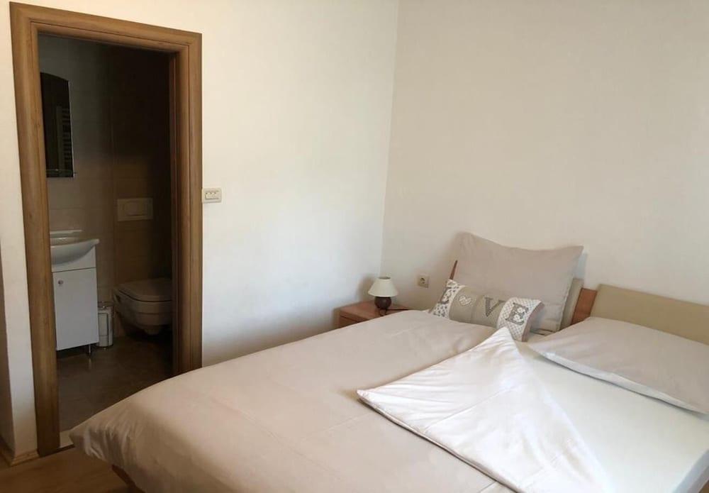 Aleks - 80m From the sea - A2