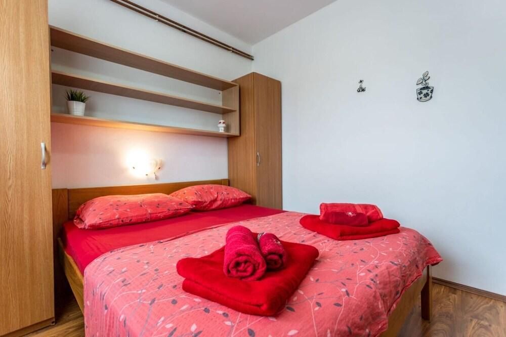 Nada- sea View - A2 - Crveni