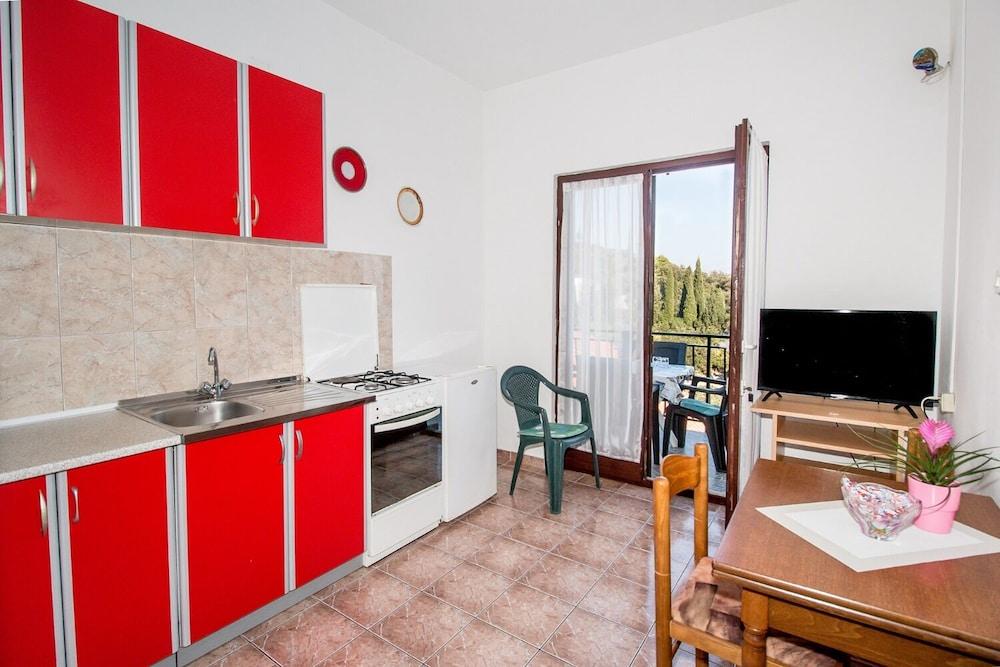 Zdenka - 70m From sea - A2