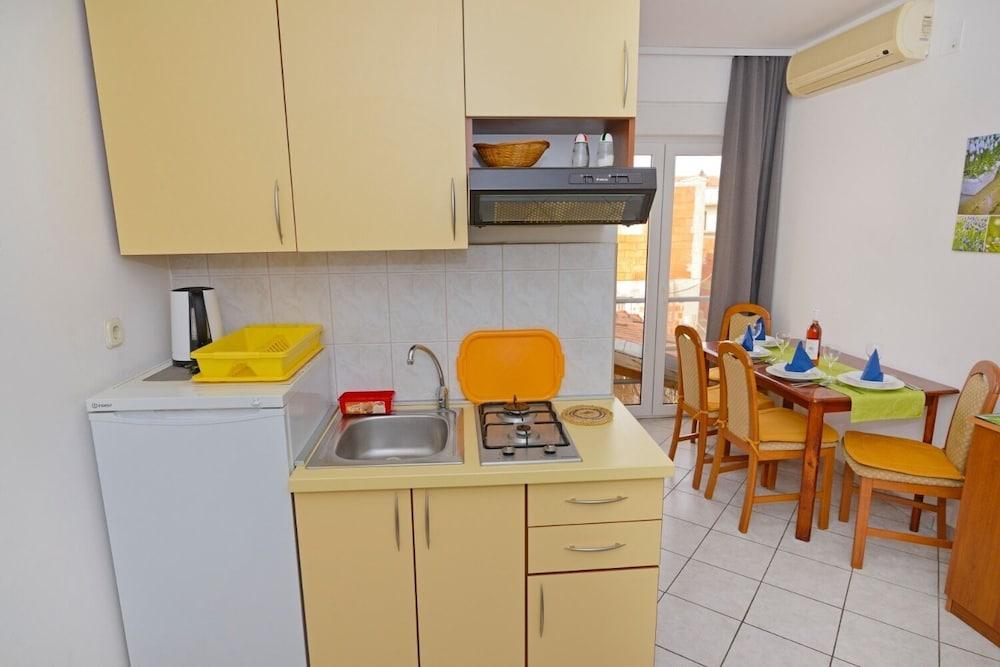 Zora - Garden Terrace and Grill - A4