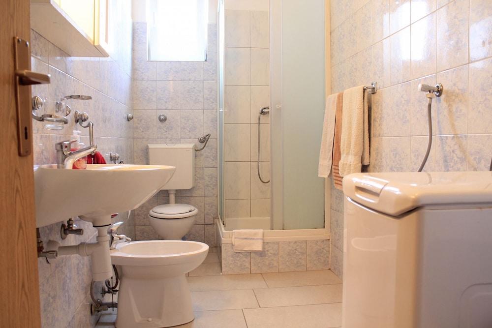 Vik - 250 m From Beach - A1