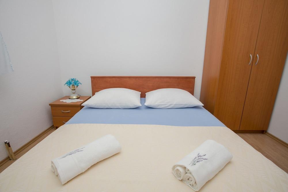 Petar - Free Parking - A2