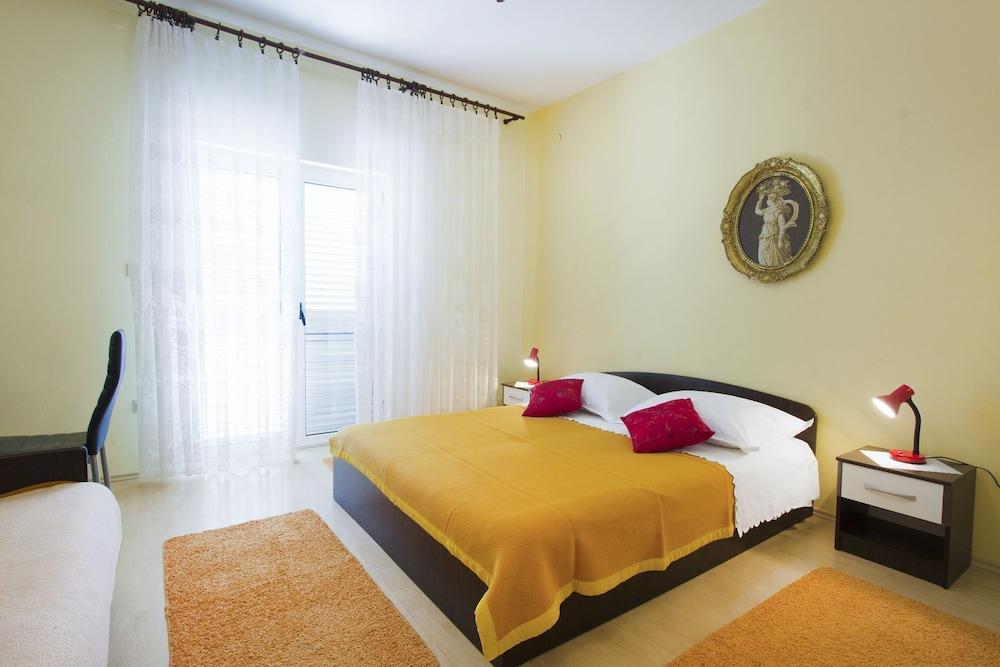 Vince - Free Parking - A2 Plavi