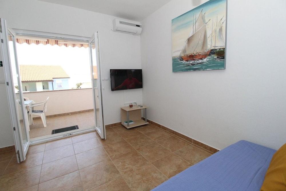 Uga2 - 70m From the Beach - A1-kat