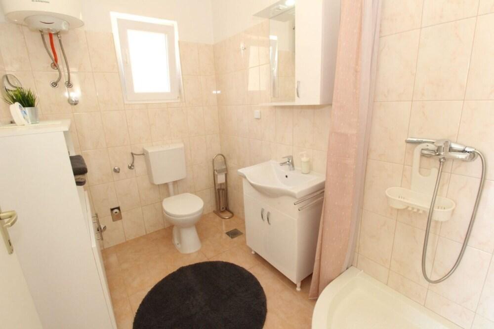 Uga2 - 70m From the Beach - A1-kat