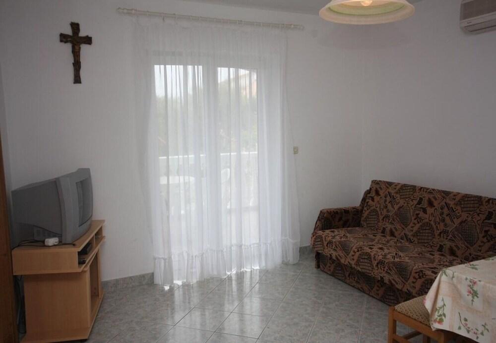 Vese - 100 m From Beach - A1