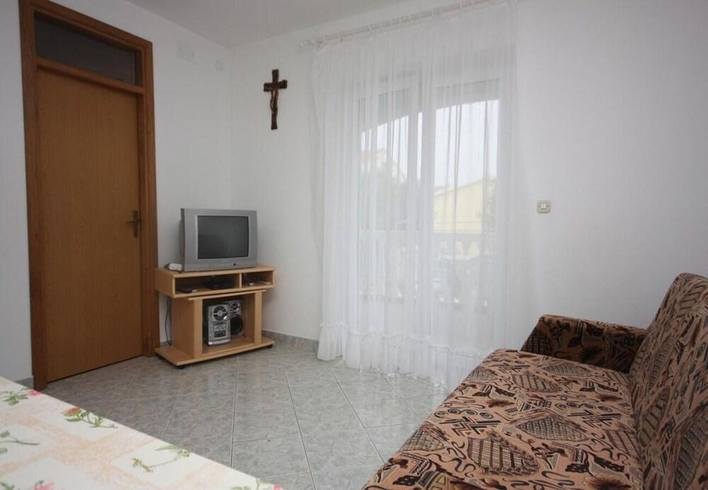 Vese - 100 m From Beach - A1