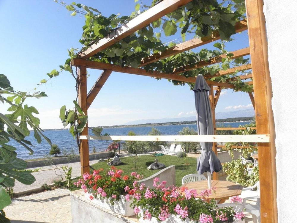 Ivo - Family Friendly - A3 Bez