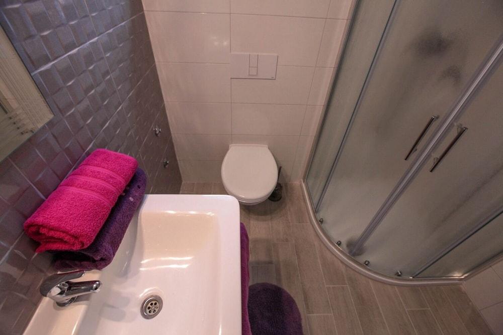 Bozi - With Pool - A5 II kat