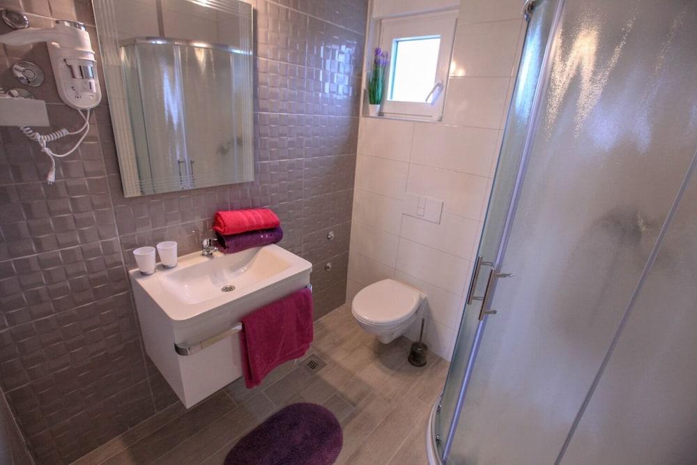 Bozi - With Pool - A5 II kat