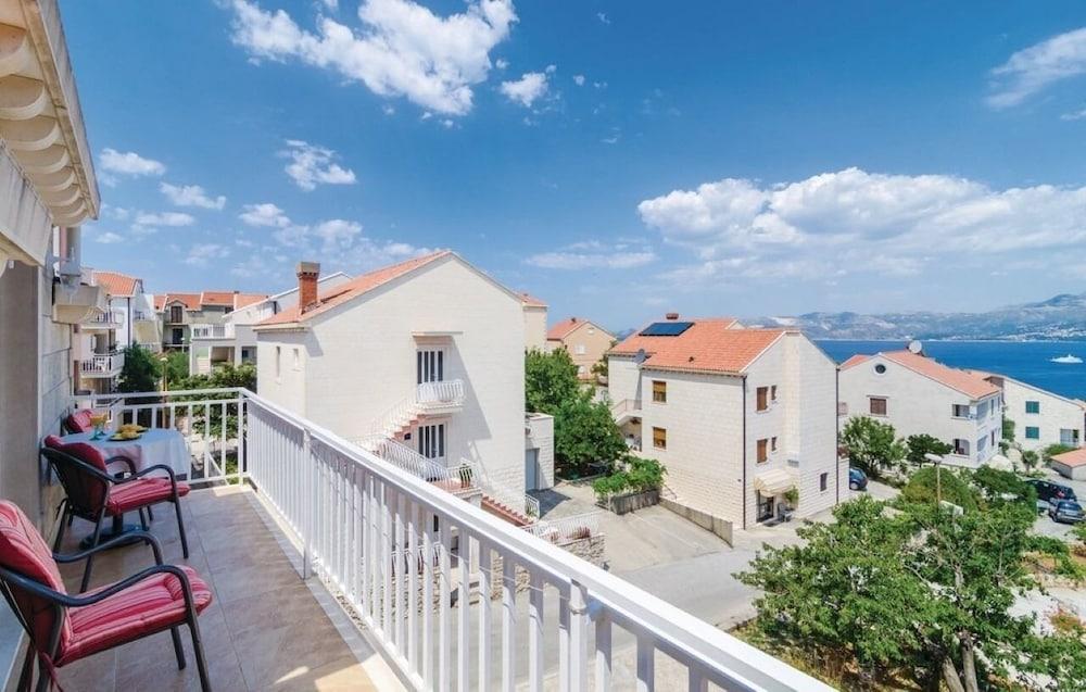 Pavo - Comfortable With Parking Space - A1