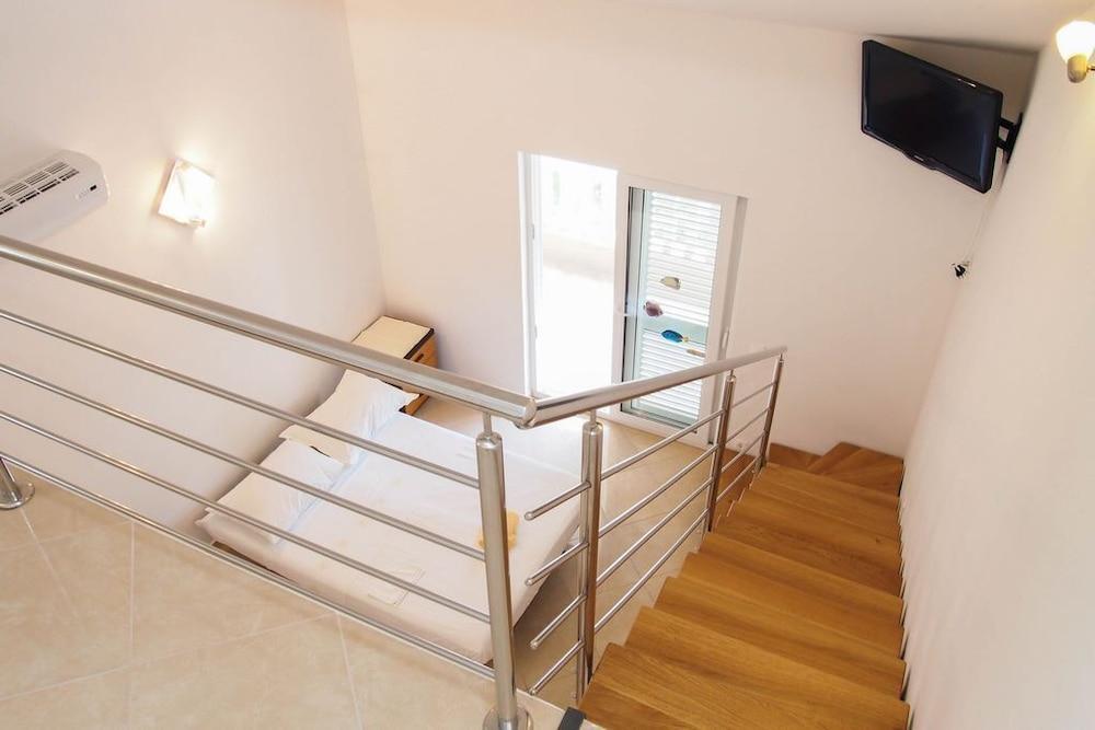 Anka - Amazing Location - SA5