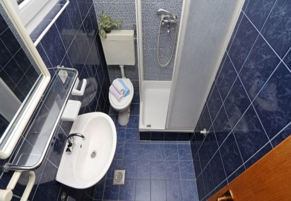 Mira - 10 m From Beach - A5