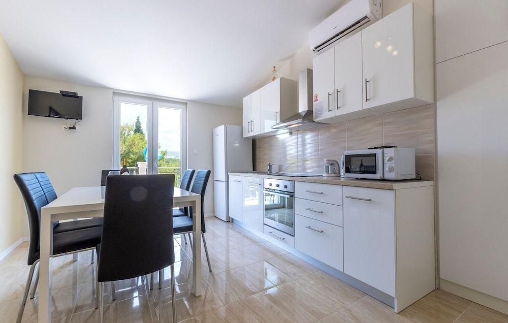 Dalis - Open Swimming Pool - A1 kat