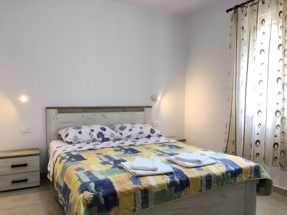 Ljubav - With Pool - H