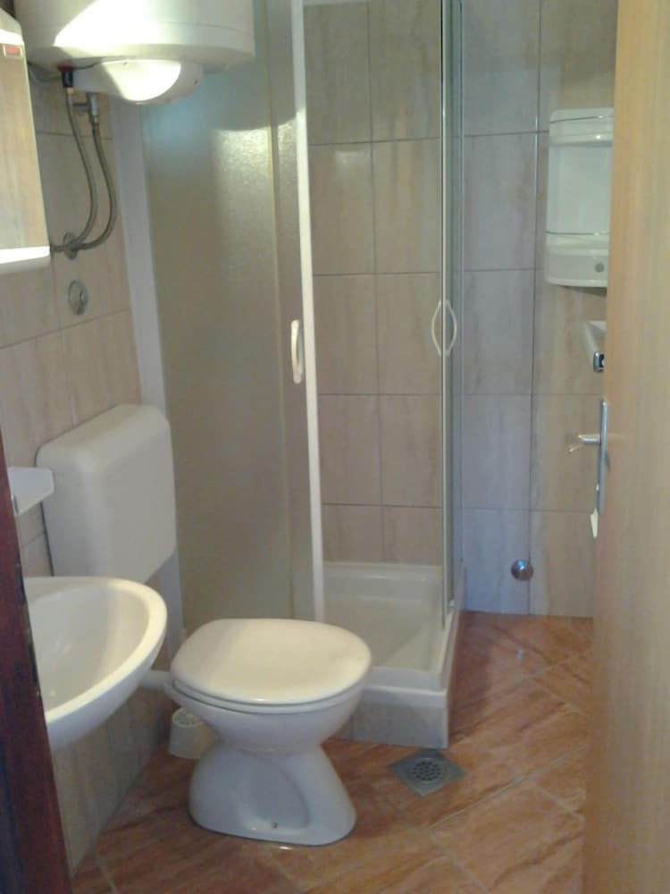 Ivan - With Garden - A1 Plavi