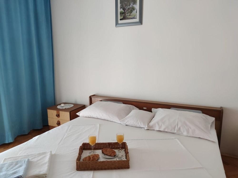 Josi - Parking and Barbecue - A2