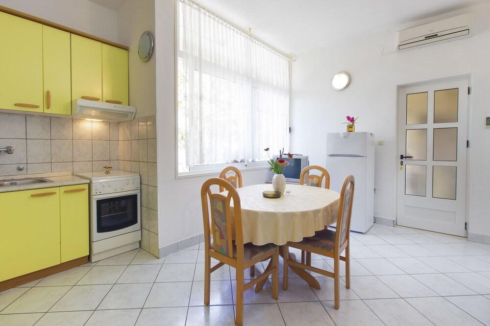 Vince - Free Parking - A1 Žuti