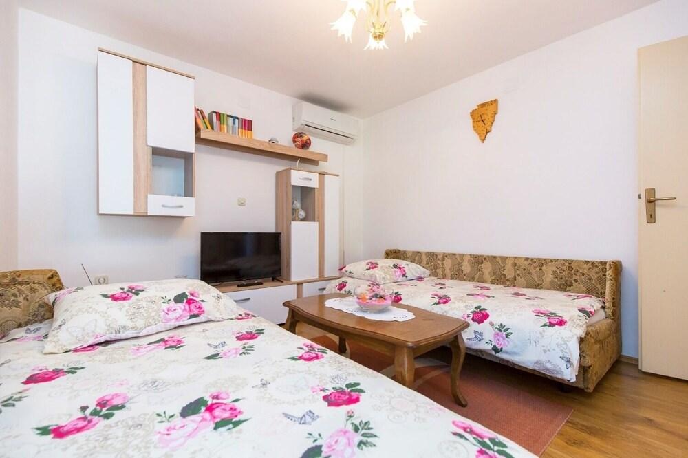 Josip - Private Swimming Pool - H