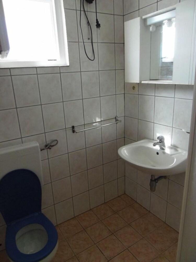 Zoki - Free Parking - A1 Mali