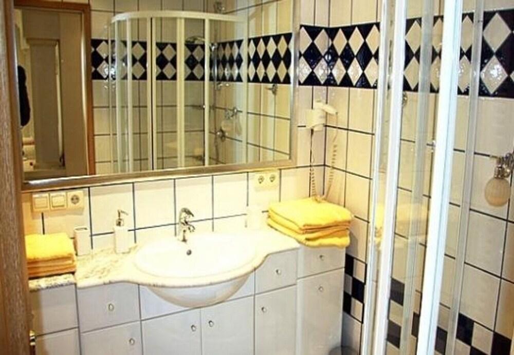 Martin - Modern - A2