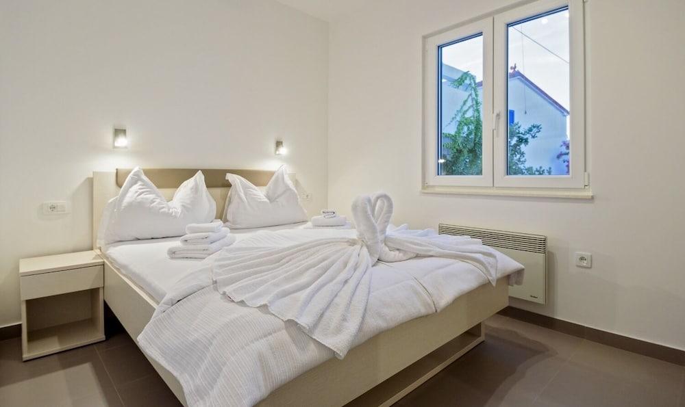 Bisernica - With Pool - A1