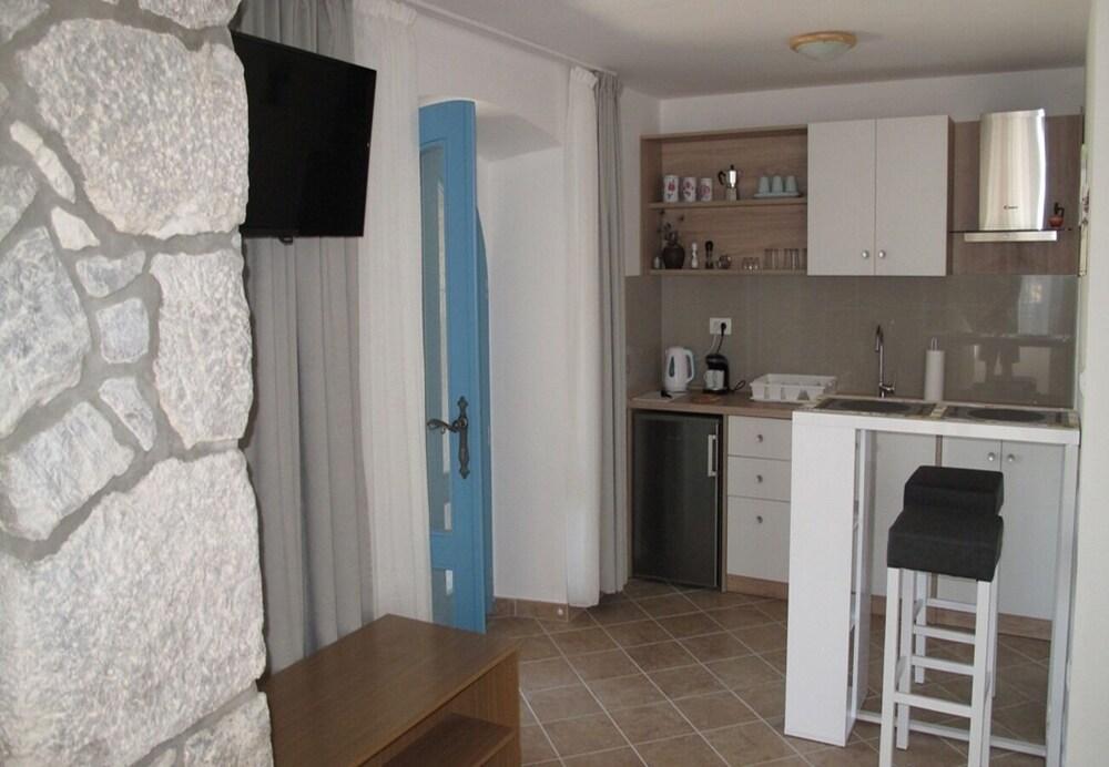 Insula Insule - Rustic & Peaceful - SA1