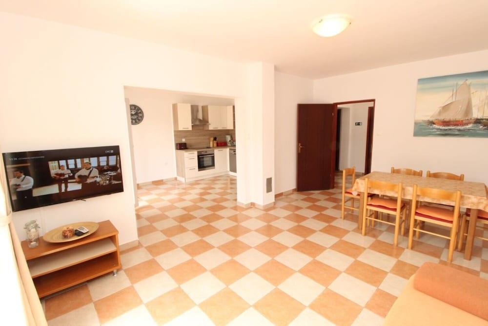 Uga2 - 70m From the Beach - A4-veliki