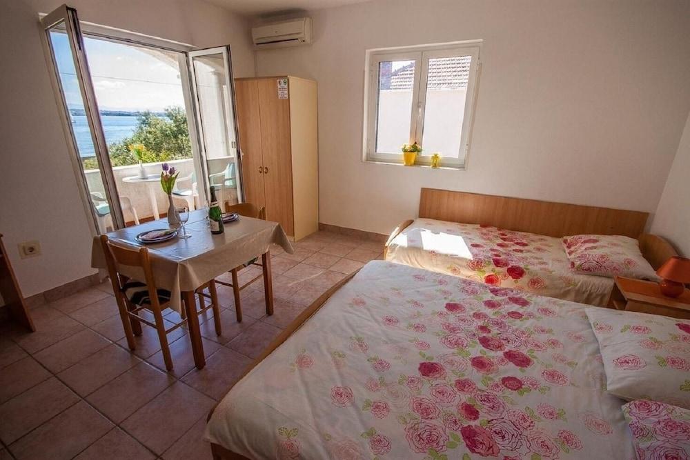 Edi - 40 m From Beach - SA1