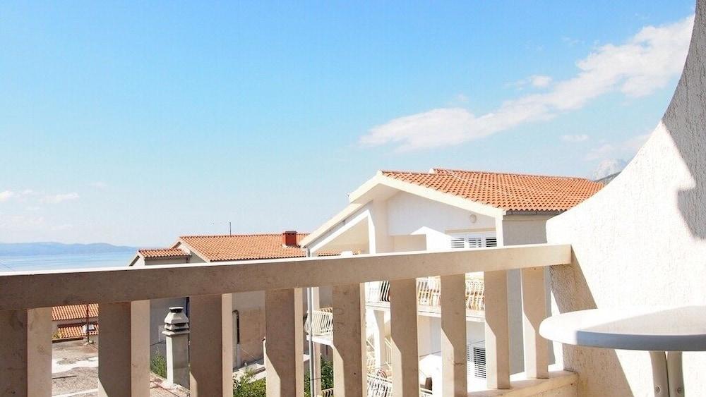 Prgo - Spacious With View & Parking - A3 3. kat