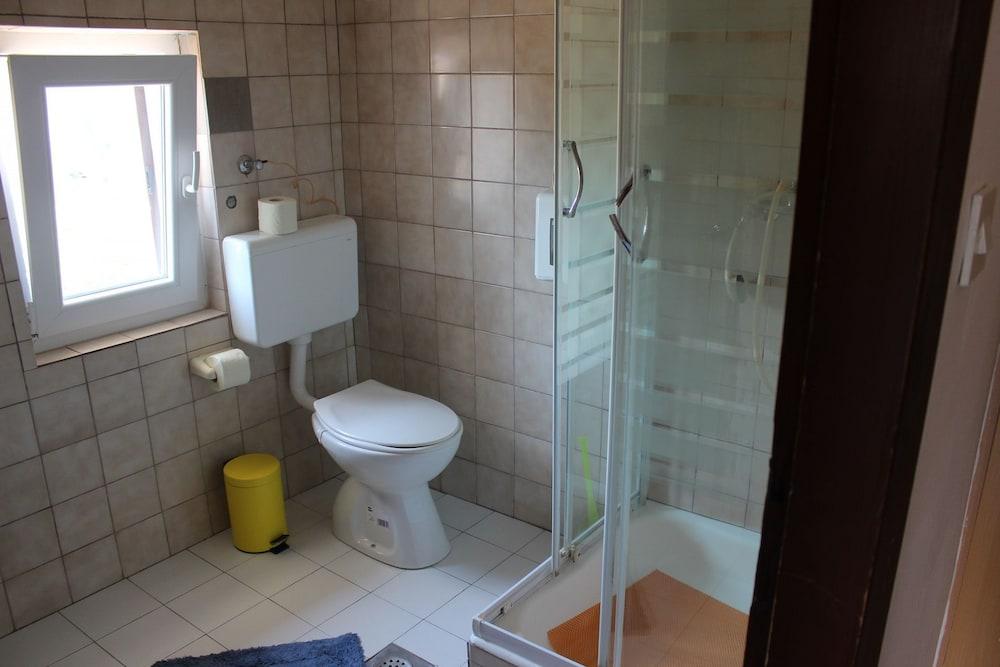 Ivy - Free Parking - A3