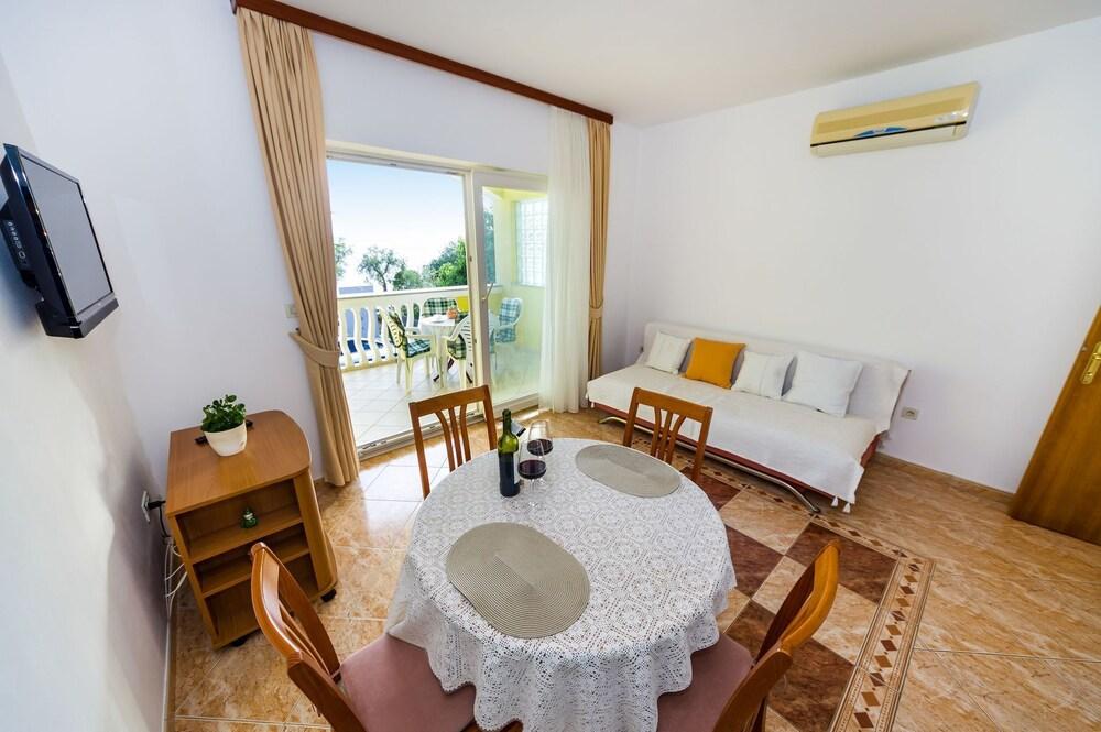 Petin - 5m From the sea - A2