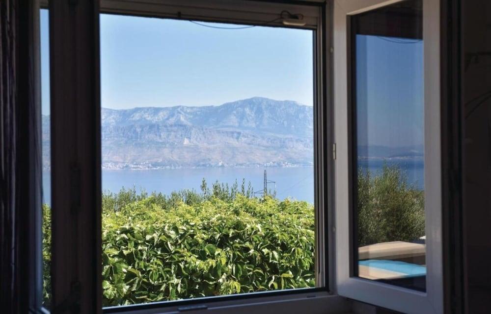 Ita - With Pool and View - H