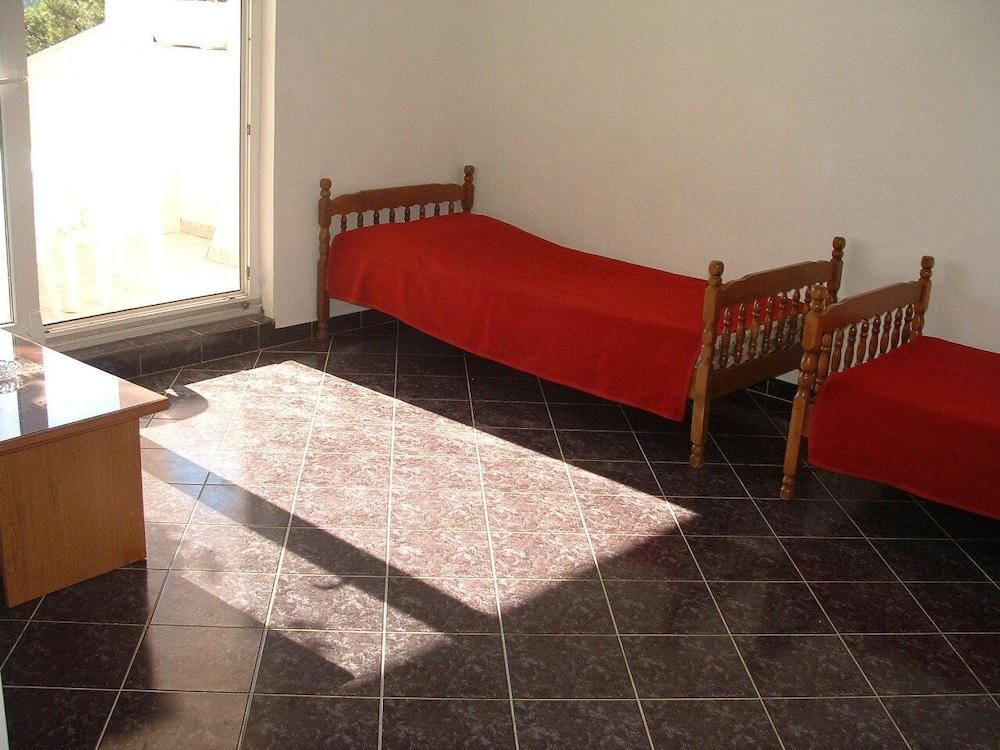 Tonka - 10 m From Beach - A2