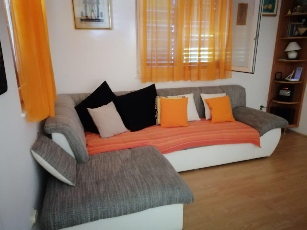 Deni - 70m From Beach - A1