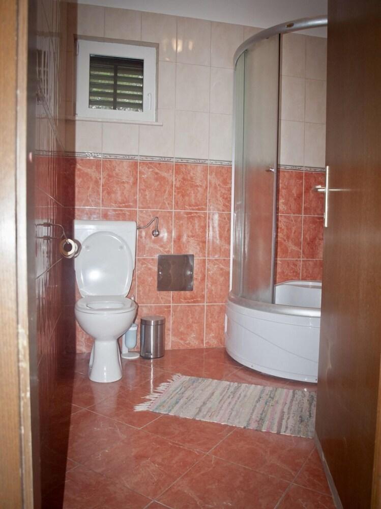 Deni - 70m From Beach - A1