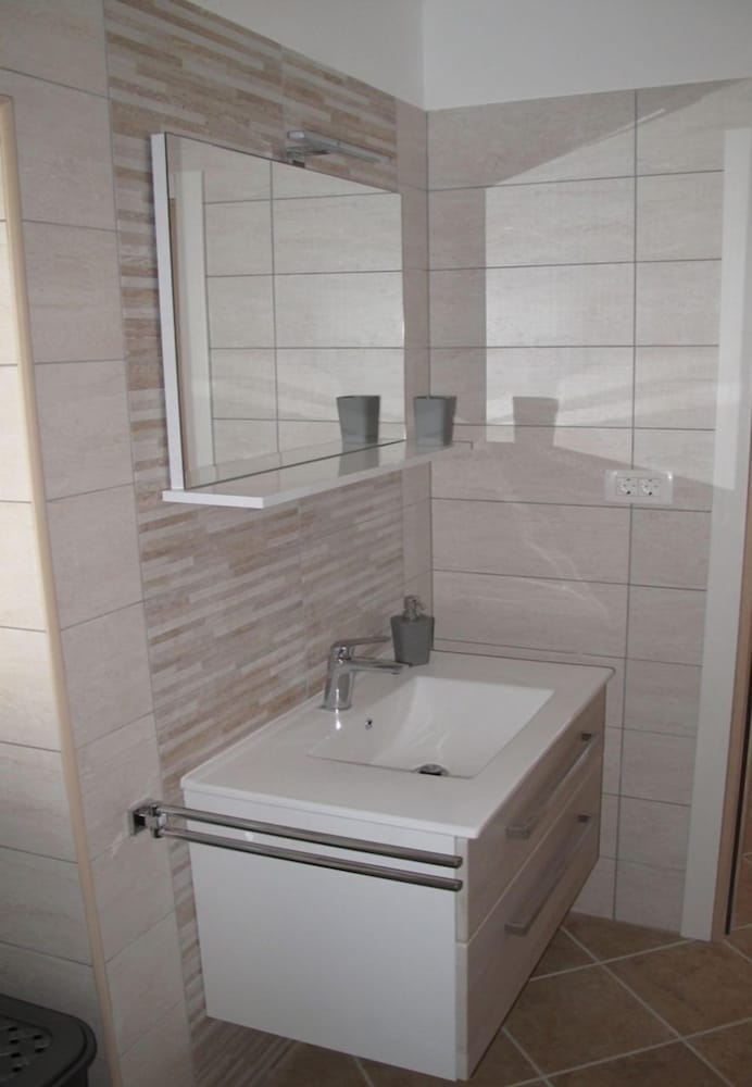 Insula Insule - Rustic & Peaceful - SA2