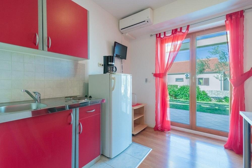 Bosko - 30m From the sea With Parking - SA2