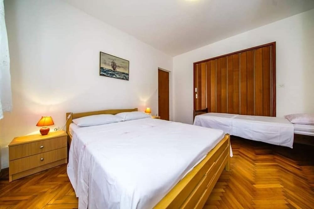 Barb - 30 m From the sea - A1