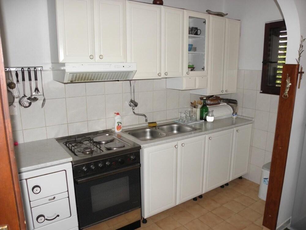 Kuce - 150m From the Beach With Parking - A3