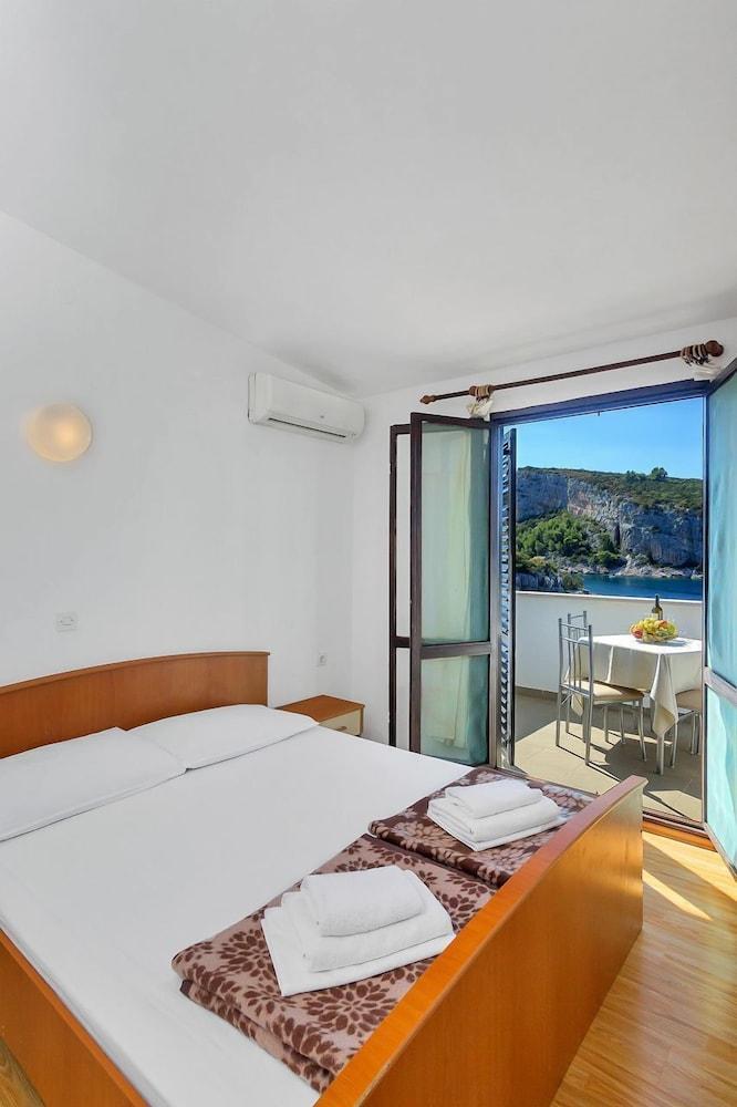 Igor - 5 m From Beach - SA5